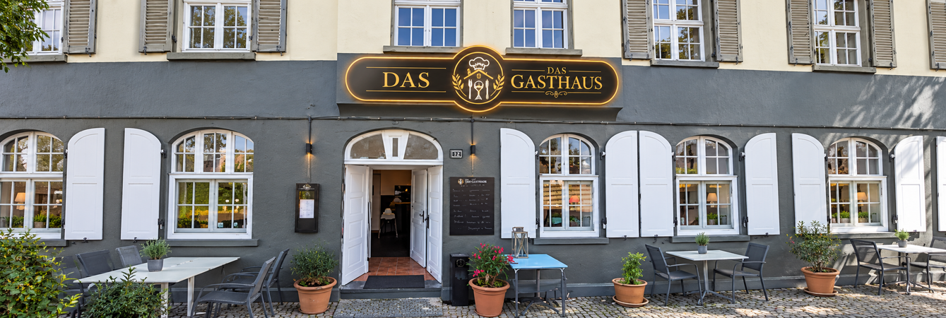 http://cdn.gastronovi.com/tmp/images/panoramischer-eingang-zum-gasthaus-das-gasthaus_1920x450_or_53728339931e52b3e.png