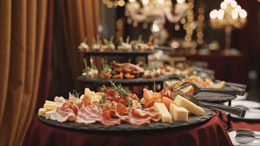 http://cdn.gastronovi.com/tmp/images/video-header-catering_1920x450_or_534077595ab34d7e1.gif