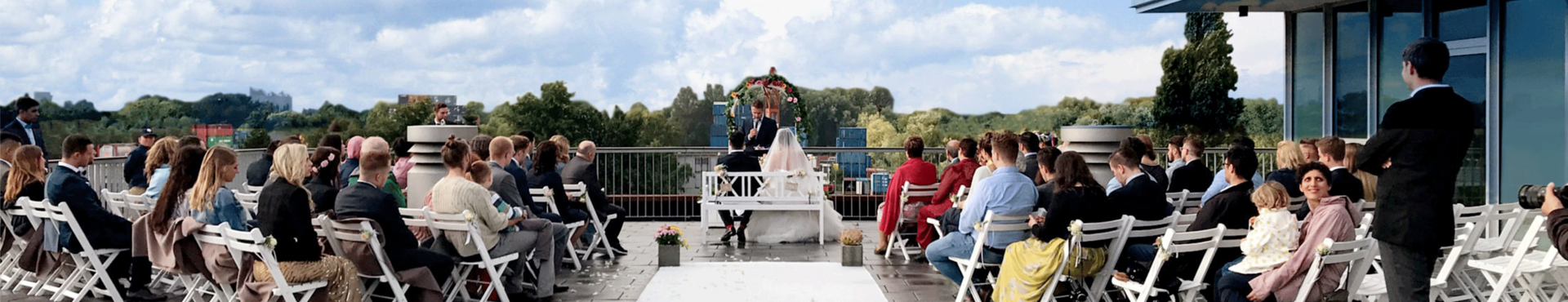 https://cdn.gastronovi.com/tmp/images/_0001-hansekai-hamburg-trauung-hochzeit-dachterrasse-terrasse-redner-sommer_1920x370_of_1239111551c49d2d4.png