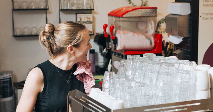 https://cdn.gastronovi.com/tmp/images/_250914-bellandbeans-waterkamppatisserie-41_700x368_of_509255686ab2a652b.jpg
