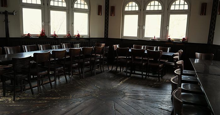 https://cdn.gastronovi.com/tmp/images/ab-festsaal-rundbogenfenster-kachel-700x368_700x368_of_541812546c7b94498.jpg