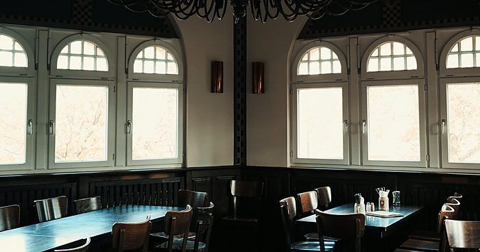 https://cdn.gastronovi.com/tmp/images/ab-gastraum-kronleuchter-kachel-700x368_700x368_of_541812644c81564ed.jpg