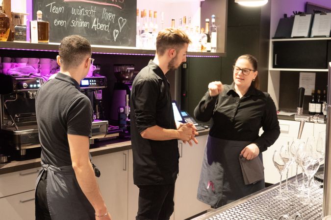 https://cdn.gastronovi.com/tmp/images/banner-team-karriere_1920x450_or_344001446a0fc79ea.jpg