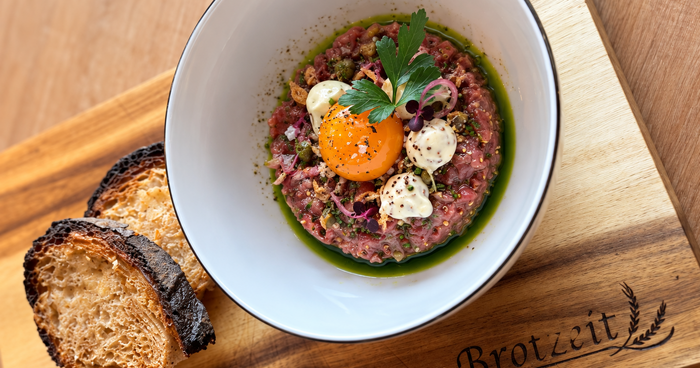 https://cdn.gastronovi.com/tmp/images/beef-tartar-klein_700x368_of_525665352e4acc416.png