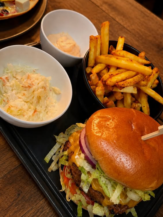 https://cdn.gastronovi.com/tmp/images/burger_525x700_of_5278565418dec6638.png