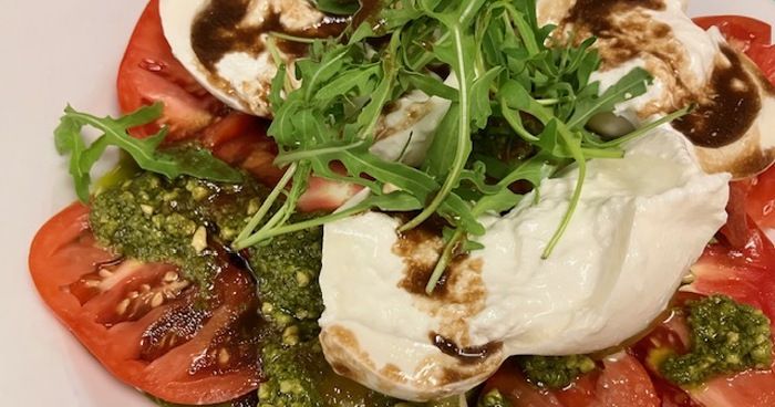 https://cdn.gastronovi.com/tmp/images/burrata-laterne_700x368_of_205091023884f2f4b.jpg