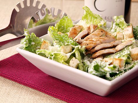 https://cdn.gastronovi.com/tmp/images/caesars-salad_564x353_or_2131055cab9ce4d.jpg