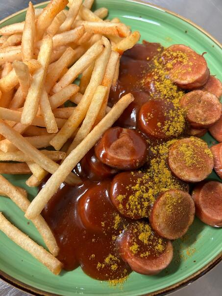 https://cdn.gastronovi.com/tmp/images/currywurst_970x604_or_3206941143fbbf664.jpeg