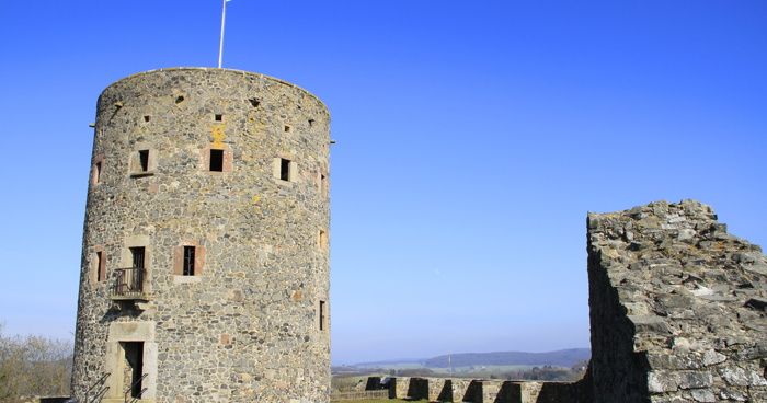 https://cdn.gastronovi.com/tmp/images/die-hohenburg-in-homberg-efze_700x368_of_44280631c7e7f1fd.jpg
