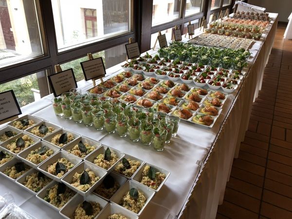 https://cdn.gastronovi.com/tmp/images/fingerfood-buffet_1920x450_or_3154004771758c166.jpg