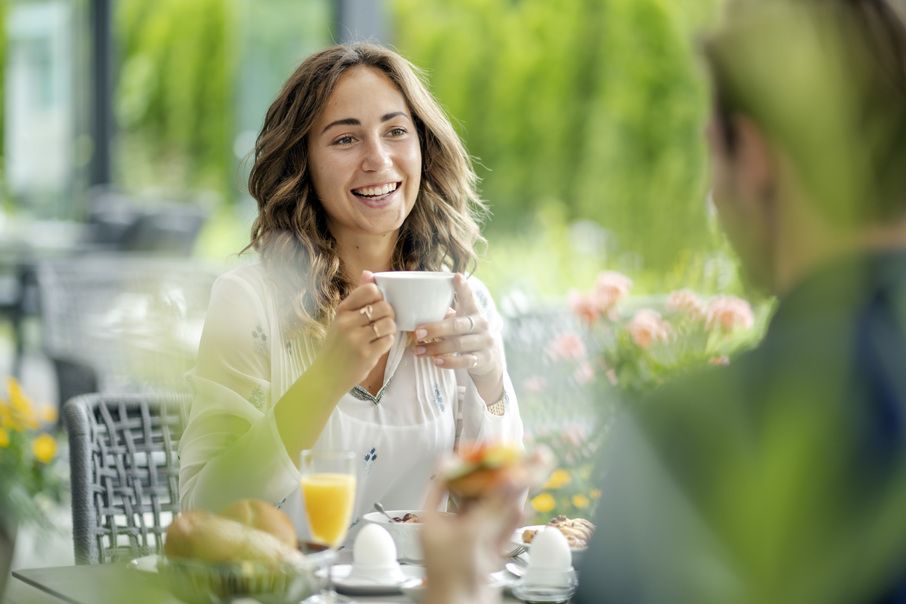 https://cdn.gastronovi.com/tmp/images/fruehstueck-terrasse-hotel-erb-parsdorf-31_970x604_or_3680577101d56f905.jpg
