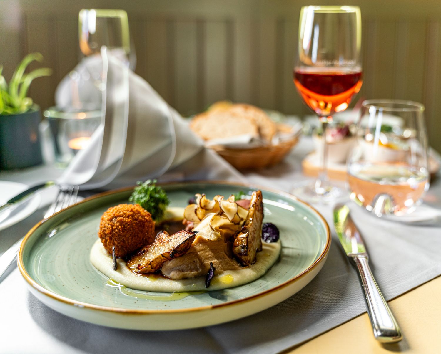 https://cdn.gastronovi.com/tmp/images/gaumenkitzel-radebeul-13_1920x1920_or_28519160575f1b405.jpeg