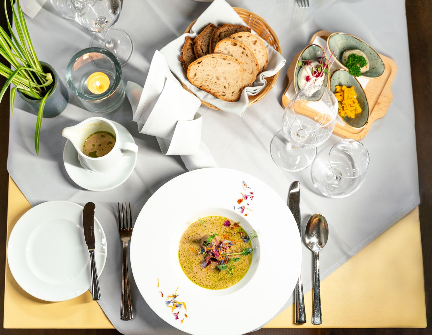 https://cdn.gastronovi.com/tmp/images/gaumenkitzel-radebeul-27_1920x1920_or_285191633f386eddf.jpeg