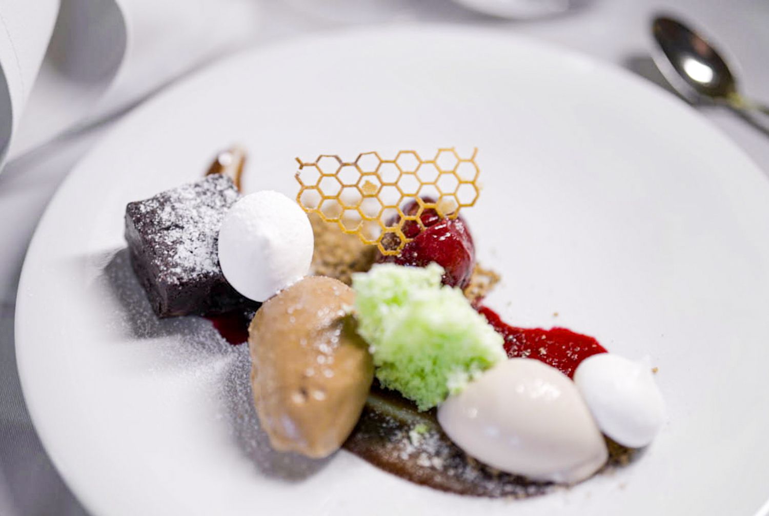 https://cdn.gastronovi.com/tmp/images/gaumenkitzel-radebeul-47_1920x1920_or_285191661a775aef6.jpeg