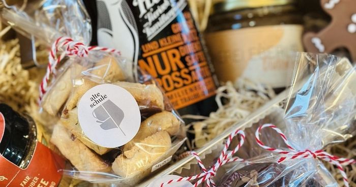https://cdn.gastronovi.com/tmp/images/geschenke-weihnachten_700x368_of_32565003752561105.jpeg