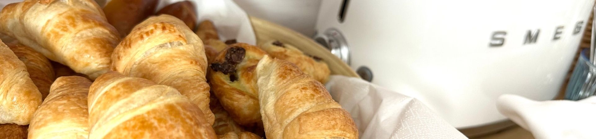 https://cdn.gastronovi.com/tmp/images/header-fruehstueck_1920x450_or_350070586a61f2897.jpg