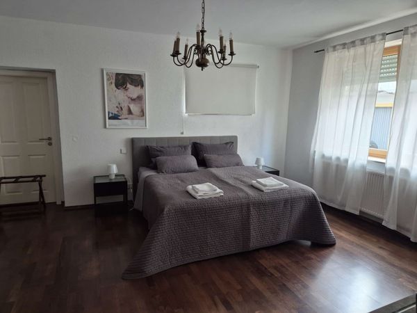 https://cdn.gastronovi.com/tmp/images/hofgut-hotel-3_1920x450_or_48842463817d494af.jpg