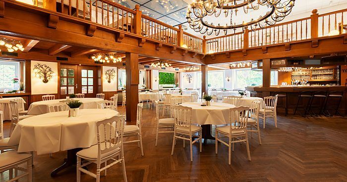 https://cdn.gastronovi.com/tmp/images/hs-festsaal-kronleuchter-eingedeckt-kachel-700x368_700x368_of_5415336385b33830b.jpg