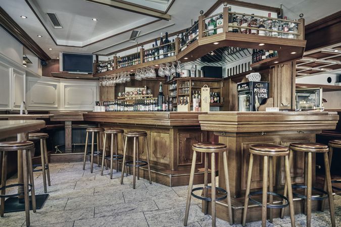https://cdn.gastronovi.com/tmp/images/hus-bar_1920x450_or_4953119175992f208.jpg