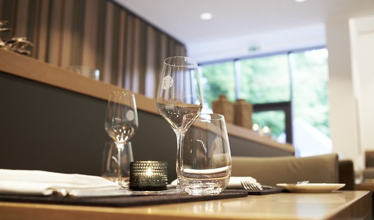 https://cdn.gastronovi.com/tmp/images/kraenholmreservieren_1920x450_or_6263882566b4bf50.jpg