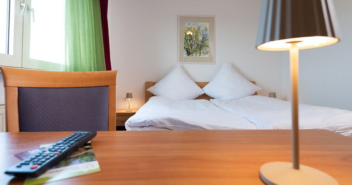https://cdn.gastronovi.com/tmp/images/landgasthof-sellanger-doppelbettzimmer3_700x368_of_478815354a1d112de.jpg