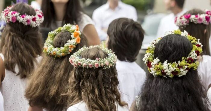 https://cdn.gastronovi.com/tmp/images/maienzug-kraenzli_700x368_of_208046276d7b2ba55.jpeg