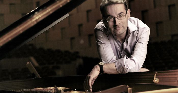 https://cdn.gastronovi.com/tmp/images/markus-becker-presse-3-by-foto-roland-schmidt_700x368_of_6263518500b67e1c.jpg