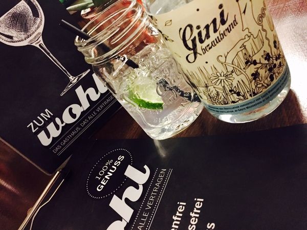 https://cdn.gastronovi.com/tmp/images/premium-gin-4-50_1920x450_or_5073756517a71b0a.jpg