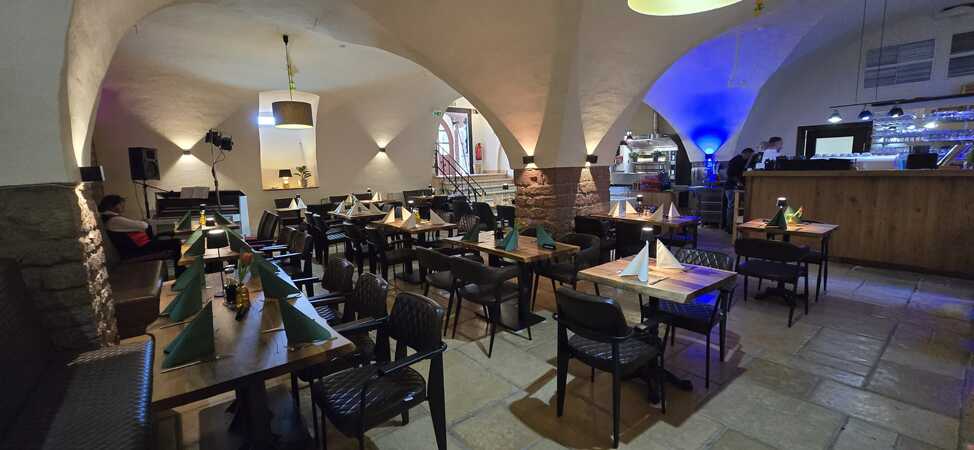https://cdn.gastronovi.com/tmp/images/rittergarten-24_1920x450_or_357314092697f3465.jpg