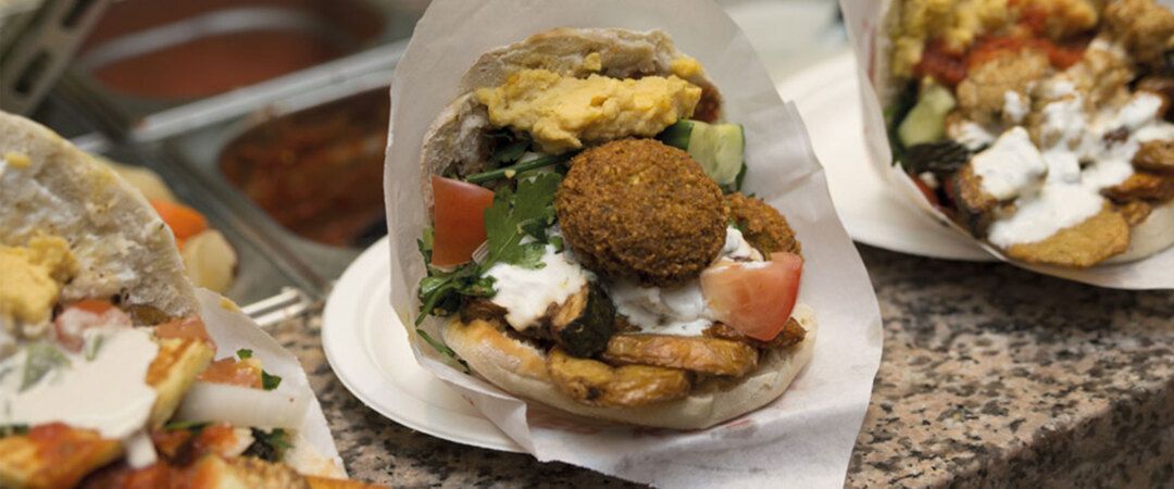 https://cdn.gastronovi.com/tmp/images/sandwiches-web1_1920x450_or_711381393fd452d5.jpg