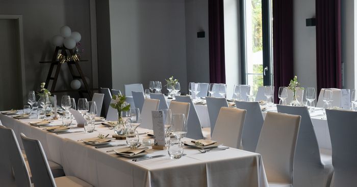 https://cdn.gastronovi.com/tmp/images/seite-tagen-feiern-text-hochzeiten_700x368_of_3440004453379fcde.jpg