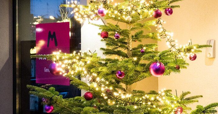 https://cdn.gastronovi.com/tmp/images/seite-tagen-feiern-text-weihnachtsfeiern_700x368_of_344000984017fe3fc.jpg