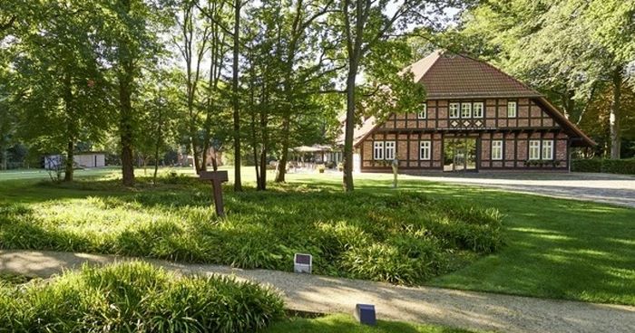 https://cdn.gastronovi.com/tmp/images/skulpturengarten-218-kopie-800x600-r-1128769b5424b33_700x368_of_626354232e722183.jpeg