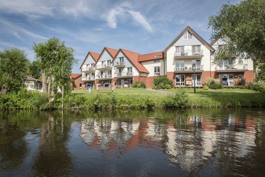 https://cdn.gastronovi.com/tmp/images/strandbar-aussen2012-71_678x356_or_119898b25db328.jpg