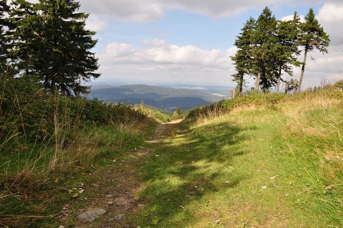 https://cdn.gastronovi.com/tmp/images/taunus-grosser-feldberg-landschaft-5881879_1920x450_or_3095091301f2c1a98.jpg