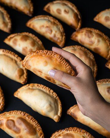https://cdn.gastronovi.com/tmp/images/tio-bigotes-varias-mano_1920x450_or_508522884931b1235.jpg