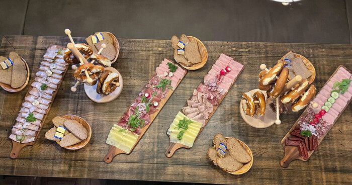 https://cdn.gastronovi.com/tmp/images/va-bild-essen-gruppe_700x368_of_514859165291b2ddb.jpg