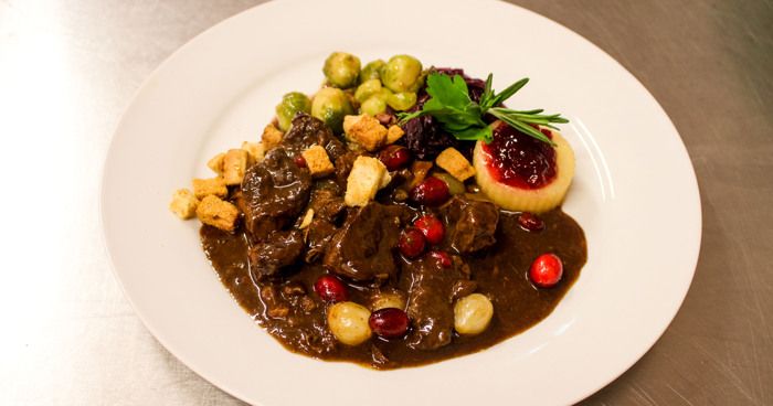 https://cdn.gastronovi.com/tmp/images/wildgulasch_700x368_of_257702750e30a8d9c.jpg