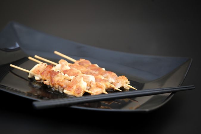 https://cdn.gastronovi.com/tmp/images/yaki-tori_1920x450_or_296116991e52cfec2.jpg