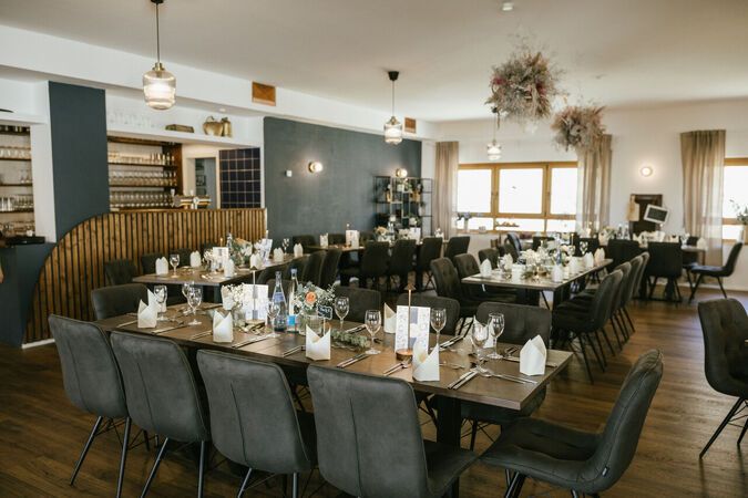 https://cdn.gastronovi.com/tmp/images/zum-michel-img-9187-jpeg_1920x450_or_4777011561c73743d.jpg