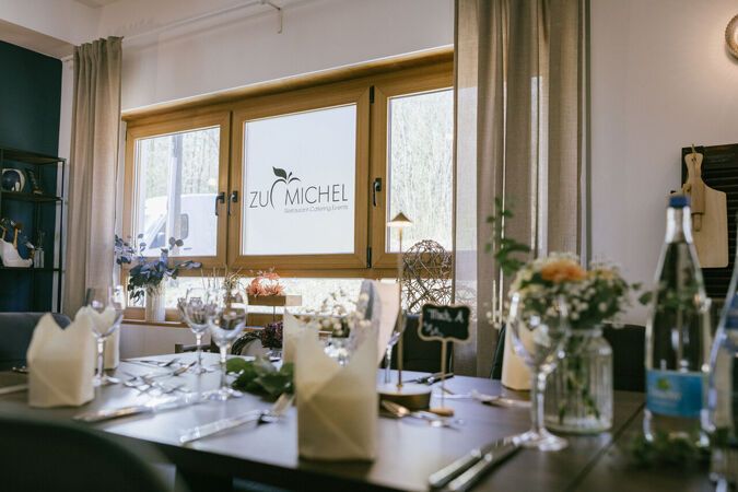 https://cdn.gastronovi.com/tmp/images/zum-michel-img-9189-jpeg_1920x450_or_47523010008ddddbc.jpg