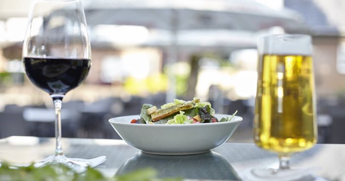 https://cdn.gastronovi.com/tmp/images/zur-linde-0425_700x368_of_2577016798951c7d5.jpg